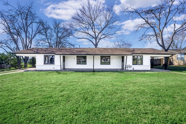 476 Ellinger Rd in La Grange, TX - Building Photo - Building Photo