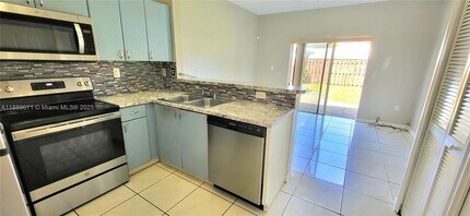 12263 SW 214 Ln in Miami, FL - Building Photo - Building Photo