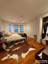 12 Alton Pl in Brookline, MA - Foto de edificio - Building Photo