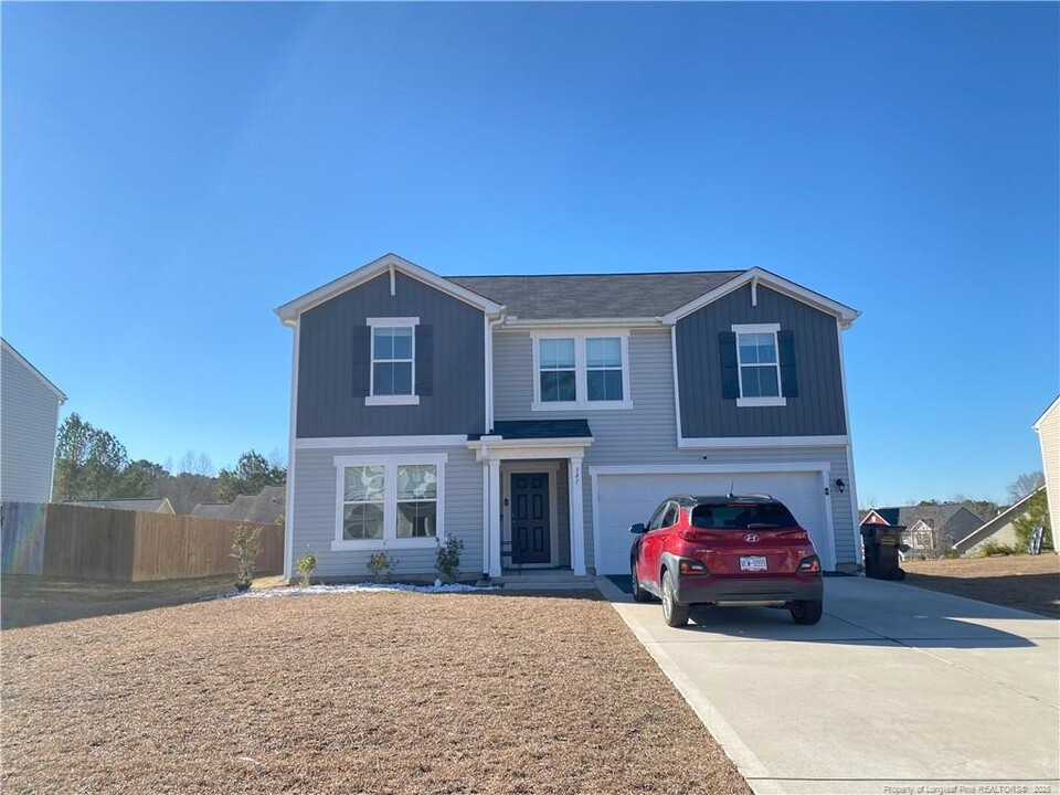 341 Hallow Oak St in Spring Lake, NC - Building Photo