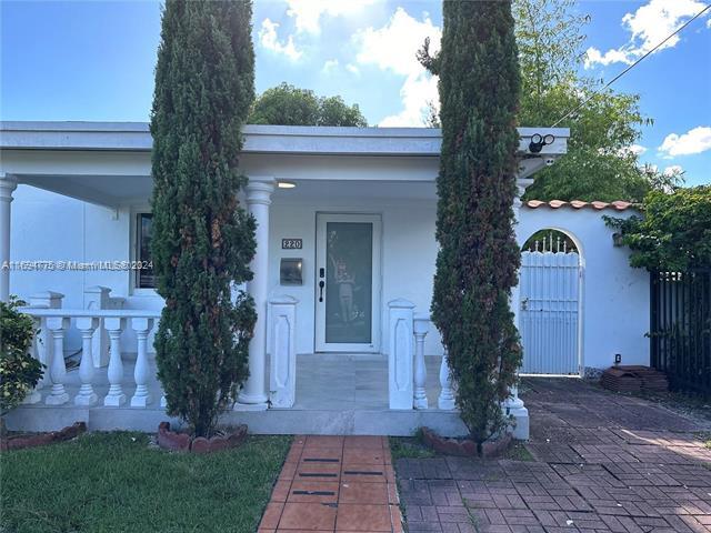 220 SW 63rd Ct in Miami, FL - Foto de edificio