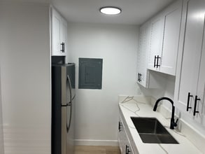 1221 Bee, Unit 63 in Santa Ana, CA - Building Photo - Building Photo