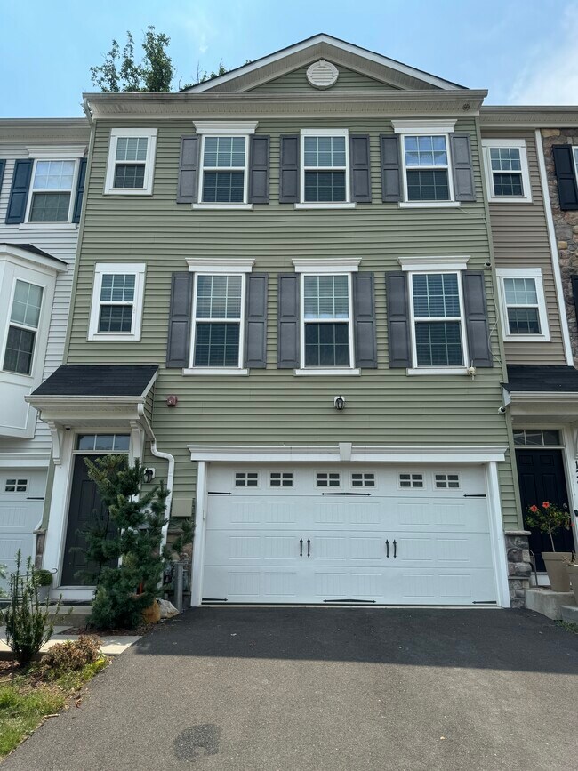 112 Graystone Dr in Trevose, PA - Building Photo - Building Photo