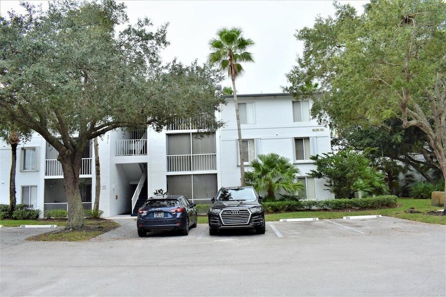 2502 SE Anchorage Cove in Port St. Lucie, FL - Building Photo