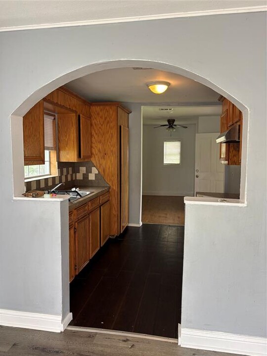 110 W Hunnicutt Ave in Baytown, TX - Foto de edificio
