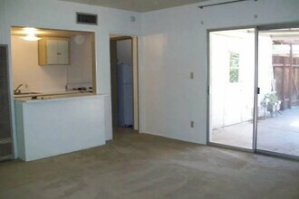 1214 S Roosevelt St, Unit B in Tempe, AZ - Building Photo - Building Photo