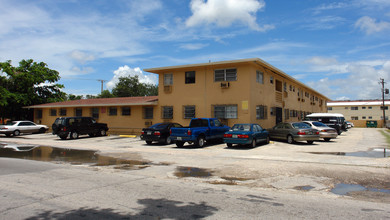 Paradise Apartments in North Miami, FL - Building Photo - Building Photo