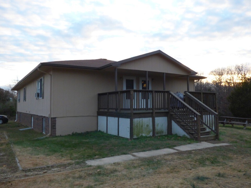 25545 Nugget Dr in Lebanon, MO - Foto de edificio