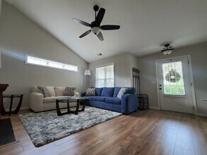 401 Redwood Trail in Canton, GA - Building Photo - Building Photo