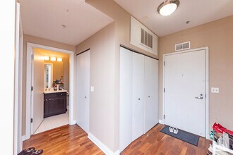 565 W Quincy St, Unit 807 in Chicago, IL - Building Photo - Building Photo