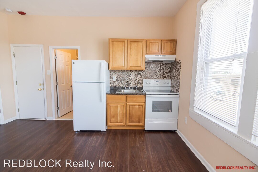4910 E Cheltenham Ave in Philadelphia, PA - Building Photo