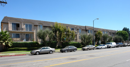 6114 Whitsett Ave in North Hollywood, CA - Building Photo - Building Photo