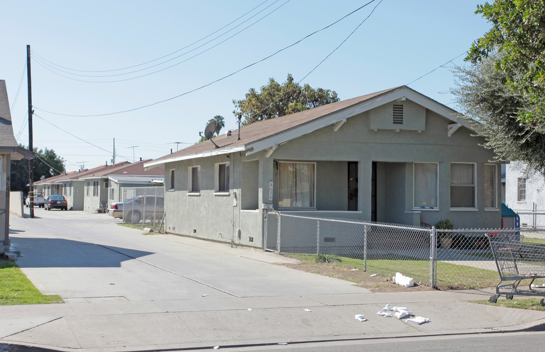 4630 Live Oak St in Bell, CA - Foto de edificio