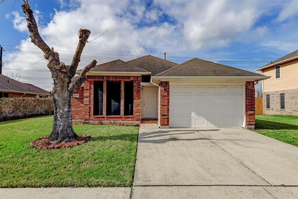 8203 Eastpoint Blvd in Baytown, TX - Building Photo