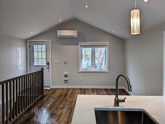 884 Smyth Rd in Ottawa, ON - Building Photo - Building Photo