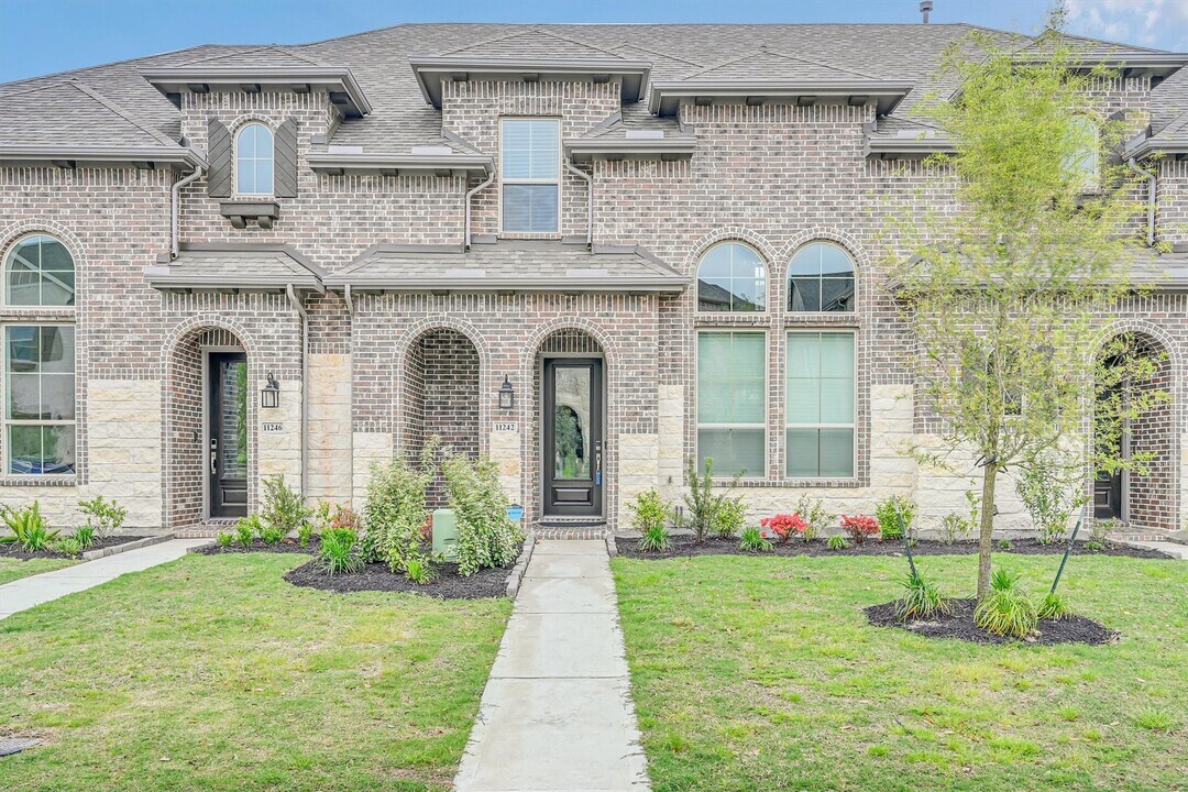11242 Buchanan Cvs Ln in Cypress, TX - Building Photo