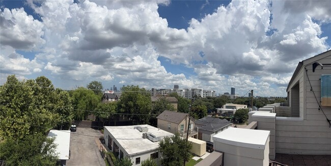5101 Allen St in Houston, TX - Building Photo - Building Photo