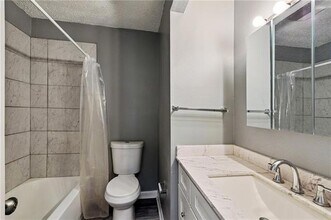 241 Helen St in Terrytown, LA - Foto de edificio - Building Photo