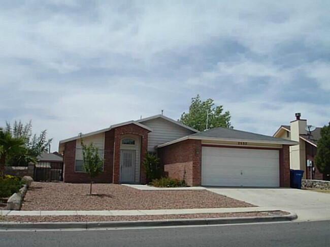 property at 7537 Luz de lumbre