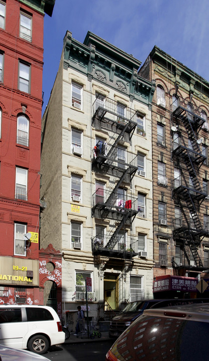 23 Henry St in New York, NY - Building Photo