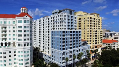 255 Evernia St, Unit 803 in West Palm Beach, FL - Foto de edificio - Building Photo