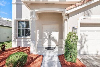 630 Vista Meadows Dr in Weston, FL - Building Photo - Building Photo