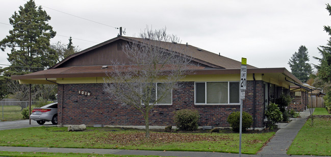 1019 W Pioneer Ave in Puyallup, WA - Building Photo - Building Photo