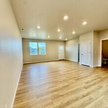5087 E Norma Ave in Post Falls, ID - Building Photo - Building Photo