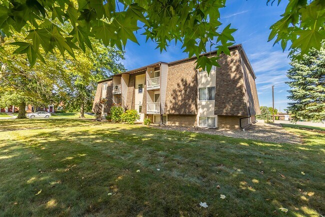 Alpine Village Apartments in Erie, PA - Foto de edificio - Building Photo