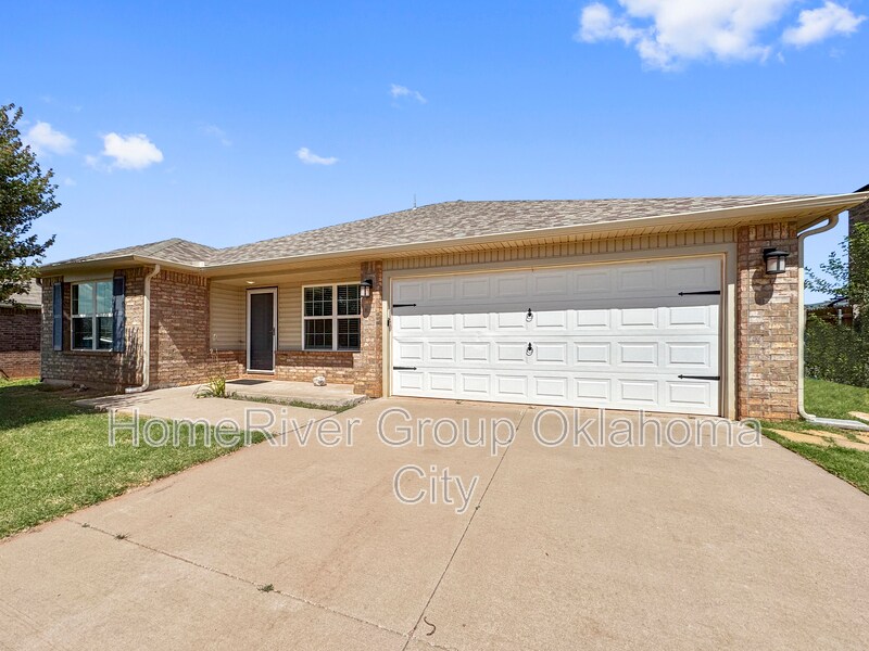2708 Crystal Pine Dr in Yukon, OK - Building Photo