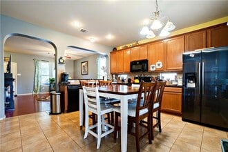 10504 Wylie Dr in Austin, TX - Foto de edificio - Building Photo