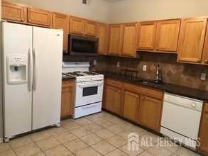 301 Pinelli Dr in Piscataway, NJ - Building Photo - Building Photo