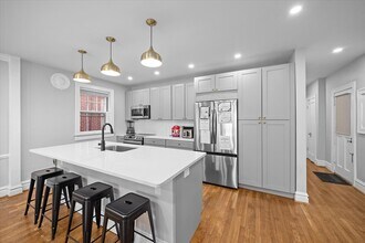 7373 Pershing Ave in University City, MO - Building Photo - Building Photo