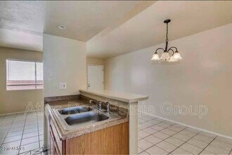 12123 W Bell Rd in Surprise, AZ - Foto de edificio - Building Photo