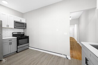 2826 E 76th Pl Chicago, IL 60649 in Chicago, IL - Building Photo - Building Photo