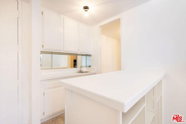 property at 5100 Vía Dolce