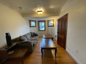 65 Fairbanks St, Unit 2 in Boston, MA - Foto de edificio - Building Photo