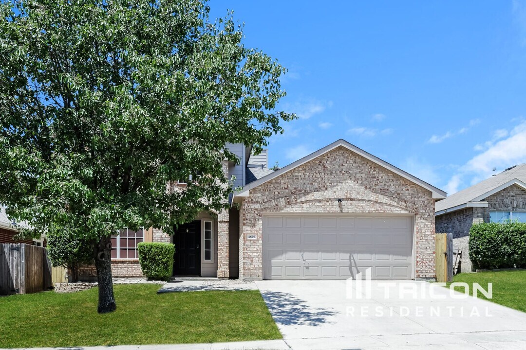 4629 Barnhill Ln in Fort Worth, TX - Building Photo