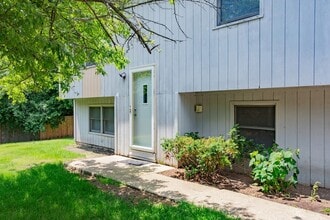 213 W Winchester Rd in Libertyville, IL - Building Photo - Building Photo