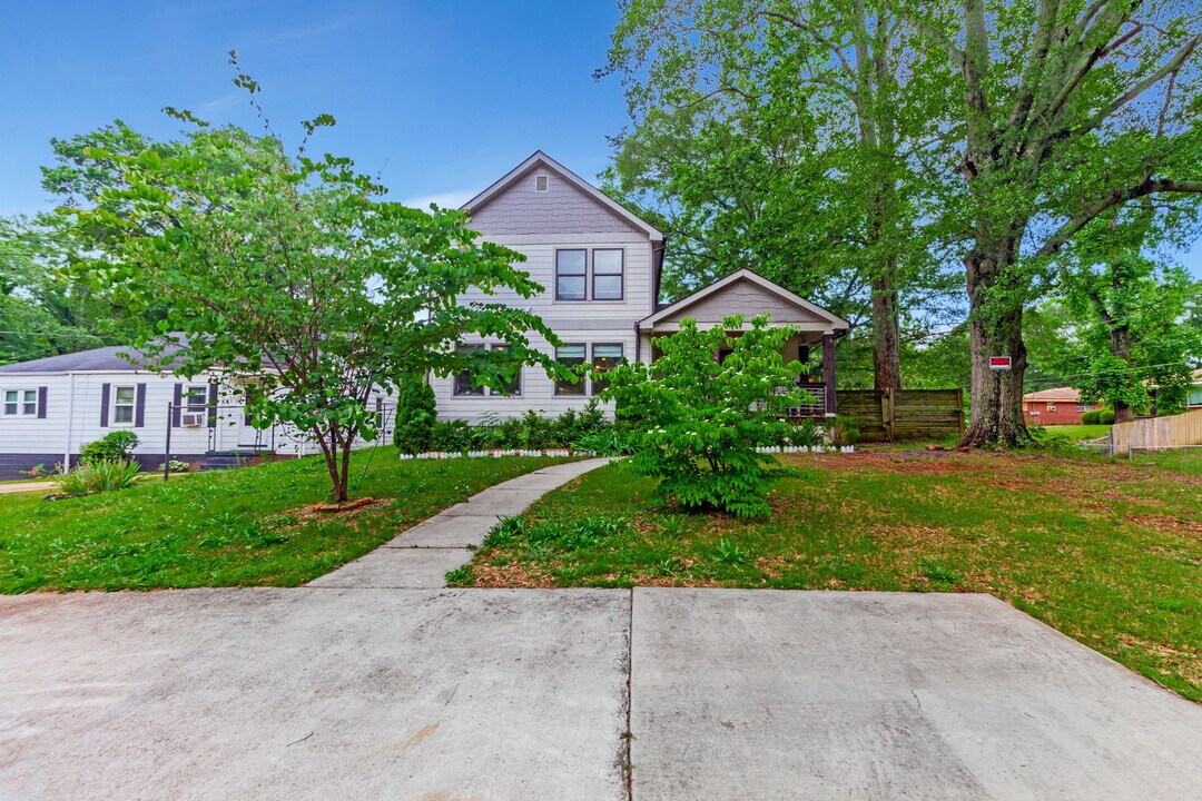 2745 McAfee Rd in Decatur, GA - Building Photo