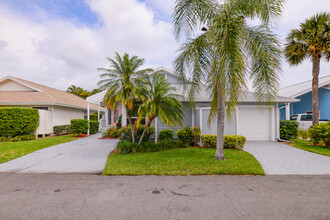 3267 NE Catamaran Terrace in Jensen Beach, FL - Foto de edificio - Building Photo