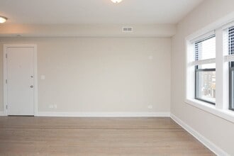 3407 W Fullerton Ave, Unit A04W in Chicago, IL - Building Photo - Building Photo