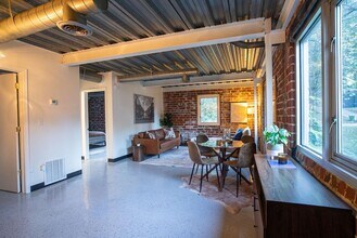 15 Burbank Dr SW in Atlanta, GA - Building Photo - Building Photo