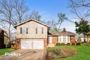 9916 Parkhill St in Lenexa, KS - Building Photo