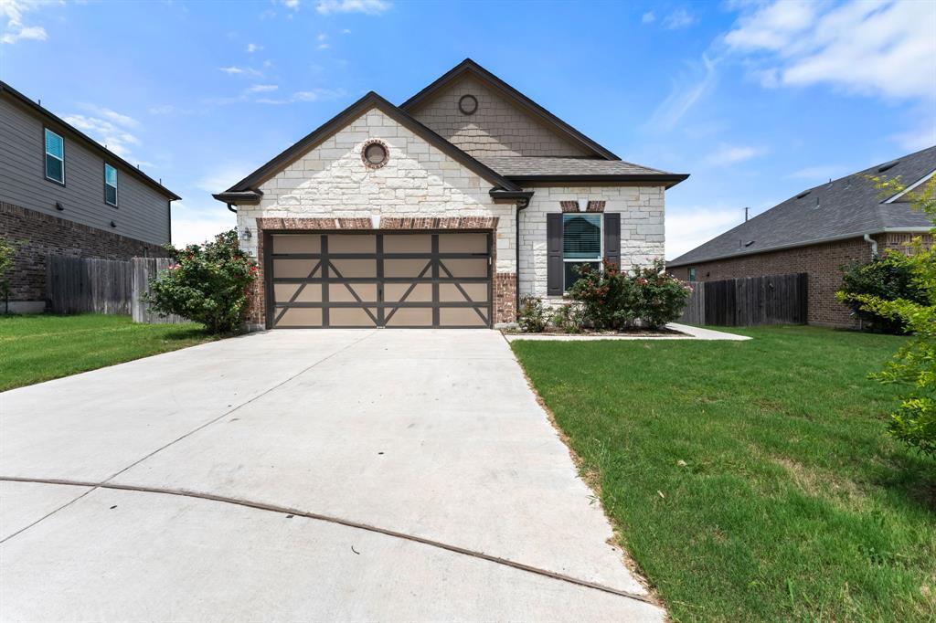 633 Weizenbock Ln in Austin, TX - Building Photo