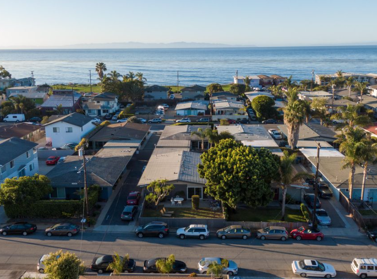 6735 Trigo Rd in Goleta, CA - Building Photo