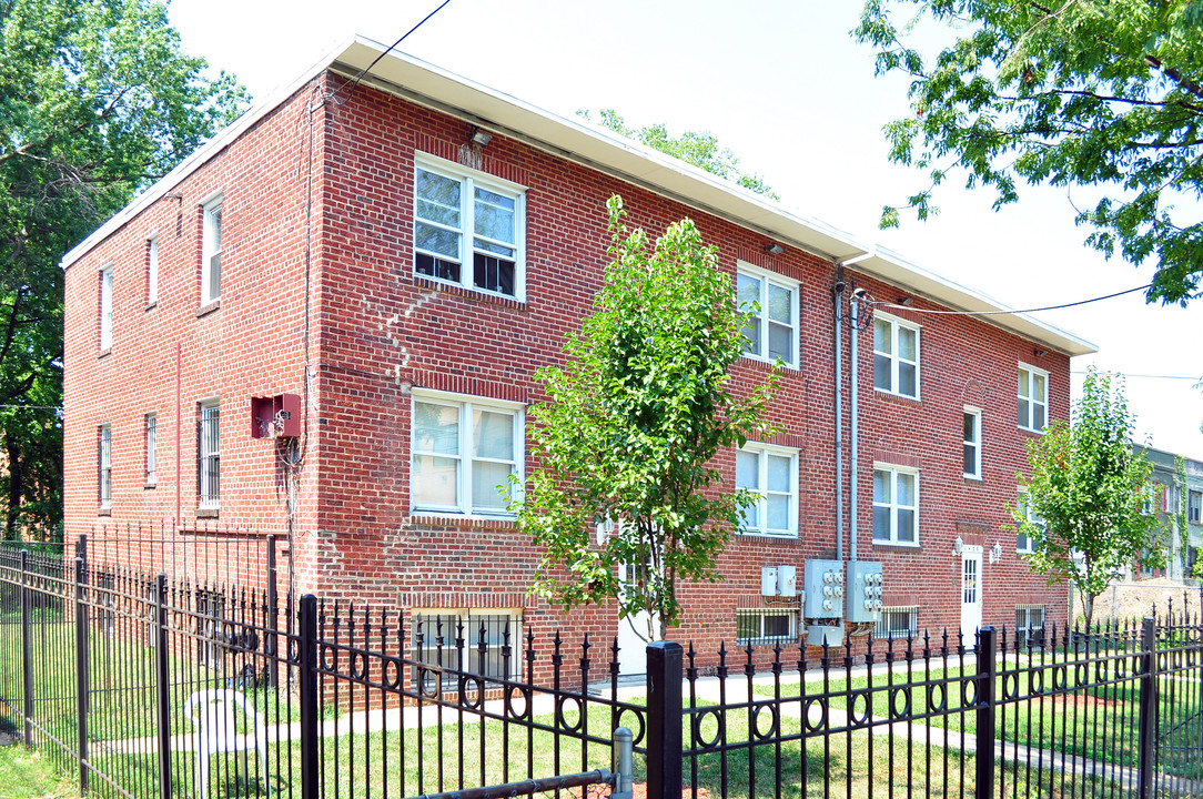 1424 Eastern Ave NE in Washington, DC - Building Photo