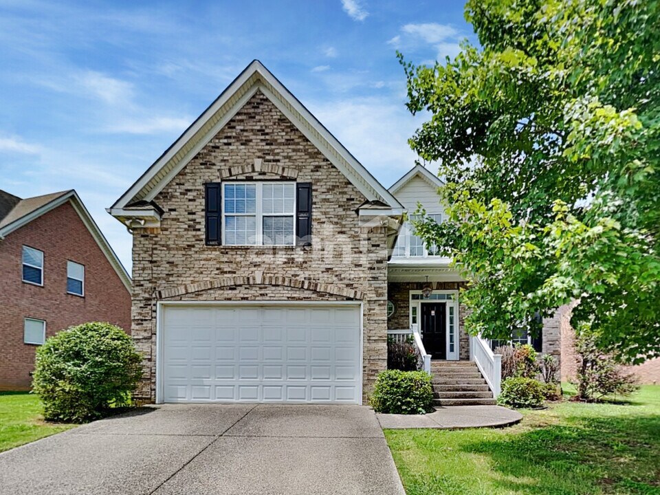 3014 Honeysuckle Dr in Spring Hill, TN - Building Photo