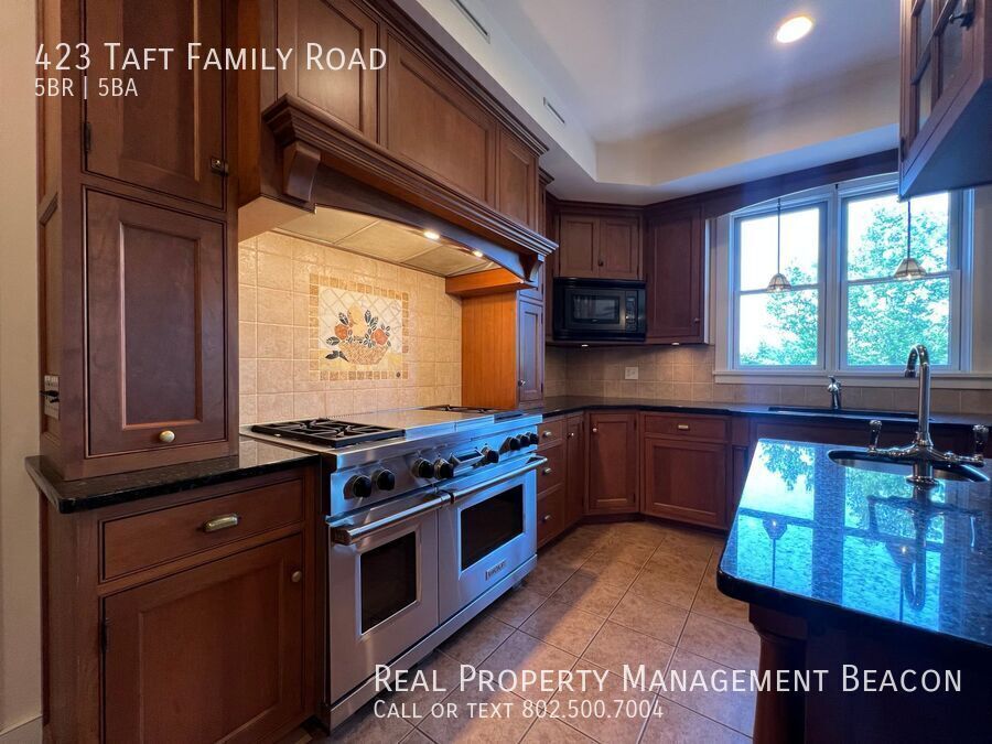 423 Taft Family Rd in Hartford, VT - Building Photo