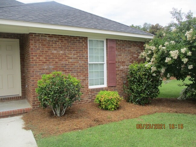 property at 121 Magnolia Ct